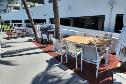 Condo in Miami Beach, Florida, 1 bedroom  № 1952803 - photo 27