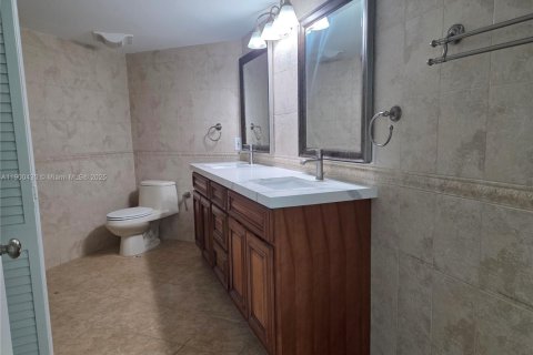 Condo in Miami Beach, Florida, 1 bedroom  № 1952803 - photo 12