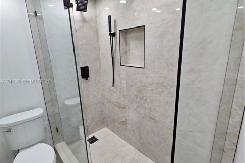 Copropriété à louer à Hallandale Beach, Floride: 2 chambres, 136.19 m2 № 2002425 - photo 12