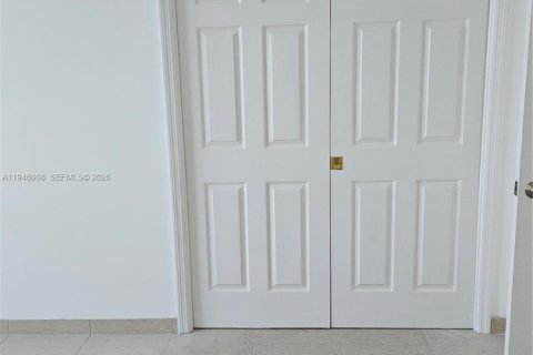 Copropriété à louer à Hallandale Beach, Floride: 2 chambres, 136.19 m2 № 2002425 - photo 18