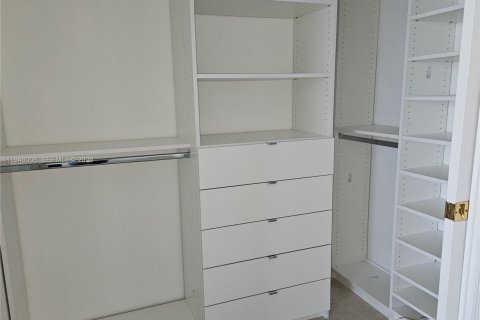 Copropriété à louer à Hallandale Beach, Floride: 2 chambres, 136.19 m2 № 2002425 - photo 11