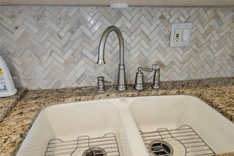 Copropriété à louer à Hallandale Beach, Floride: 2 chambres, 136.19 m2 № 2002425 - photo 9