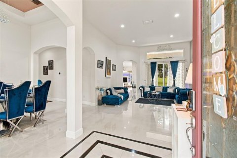 Villa ou maison à vendre à Valrico, Floride: 4 chambres, 272.11 m2 № 2418564 - photo 4