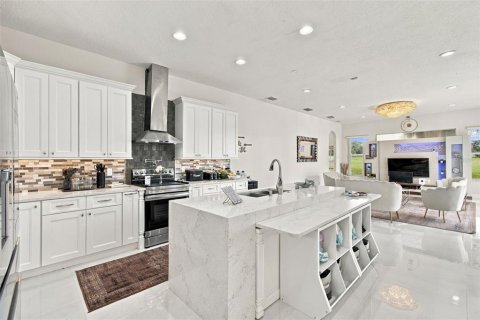 Villa ou maison à vendre à Valrico, Floride: 4 chambres, 272.11 m2 № 2418564 - photo 15