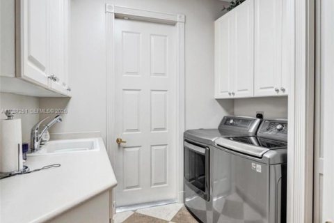 Casa en venta en Plantation, Florida, 4 dormitorios, 350.61 m2 № 2057356 - foto 30