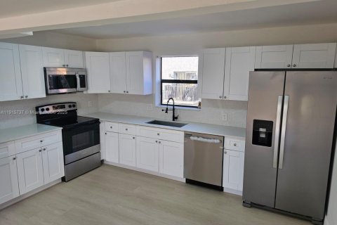 Condominio en venta en Hialeah, Florida, 2 dormitorios, 82.22 m2 № 1971808 - foto 4