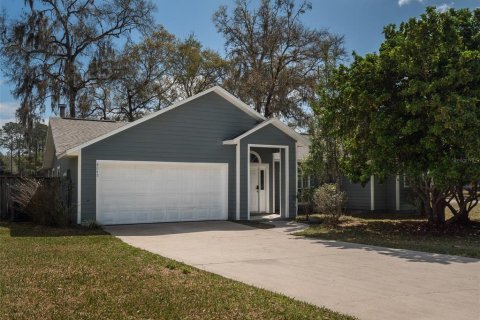 Villa ou maison à louer à Gainesville, Floride: 4 chambres, 168.62 m2 № 1907204 - photo 1