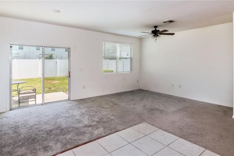Townhouse in Davenport, Florida 3 bedrooms, 130.43 sq.m. № 1835037 - photo 12