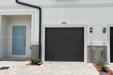 Adosado en alquiler en Florida City, Florida, 3 dormitorios, 136.19 m2 № 1944648 - foto 3