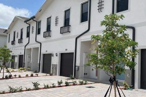 Adosado en alquiler en Florida City, Florida, 3 dormitorios, 136.19 m2 № 1944648 - foto 2