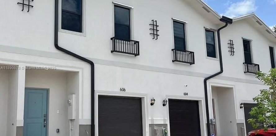 Adosado en Florida City, Florida 3 dormitorios, 136.19 m2 № 1944648