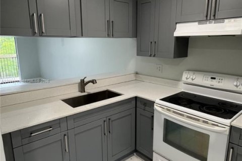 Condo in Tamarac, Florida, 2 bedrooms  № 2069659