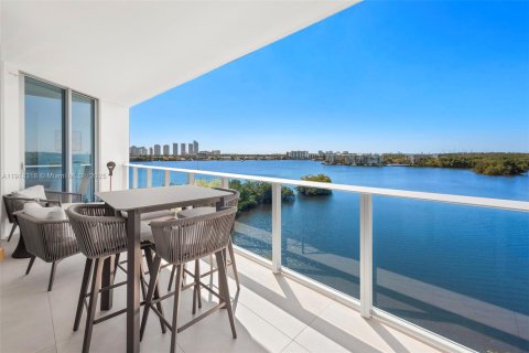 Condo in North Miami Beach, Florida, 3 bedrooms № 1974270 - photo 6