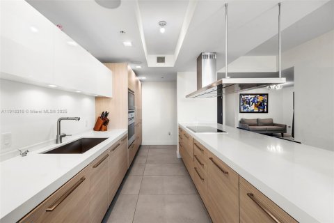 Condo in North Miami Beach, Florida, 3 bedrooms № 1974270 - photo 14