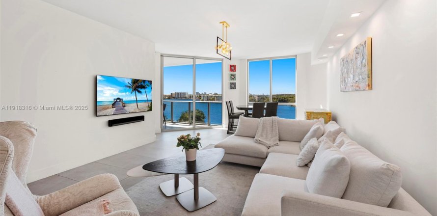 Condo in North Miami Beach, Florida, 3 bedrooms № 1974270