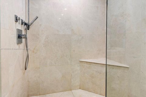 Condo in North Miami Beach, Florida, 3 bedrooms № 1974270 - photo 23