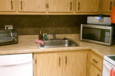 Copropriété à vendre à Lauderhill, Floride: 1 chambre, 77.39 m2 № 2043030 - photo 4