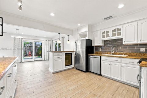 Casa en venta en Oakland Park, Florida, 3 dormitorios, 119.29 m2 № 2362873 - foto 12