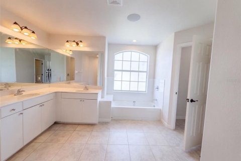 House in North Port, Florida 3 bedrooms, 194.17 sq.m. № 2397057 - photo 23