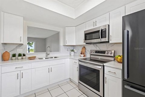 Condo in Tampa, Florida, 1 bedroom  № 2231629 - photo 6