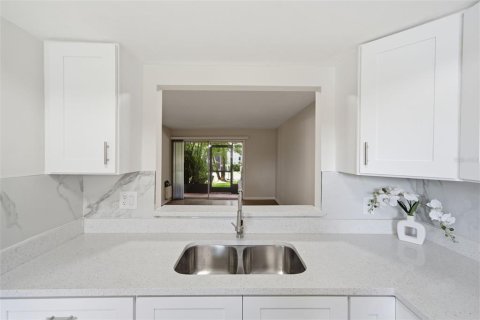Condo in Tampa, Florida, 1 bedroom  № 2231629 - photo 8