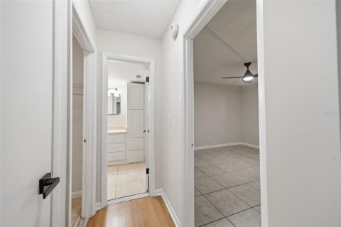 Condo in Tampa, Florida, 1 bedroom  № 2231629 - photo 12