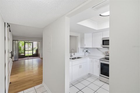 Condo in Tampa, Florida, 1 bedroom  № 2231629 - photo 5
