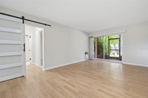 Condo in Tampa, Florida, 1 bedroom  № 2231629 - photo 11