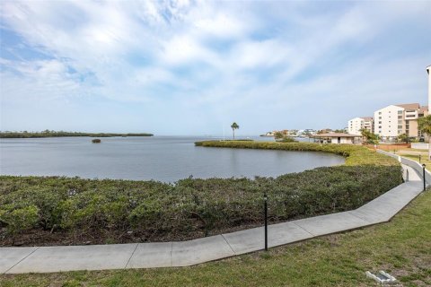 Condo in Port Richey, Florida, 2 bedrooms  № 1592132 - photo 2