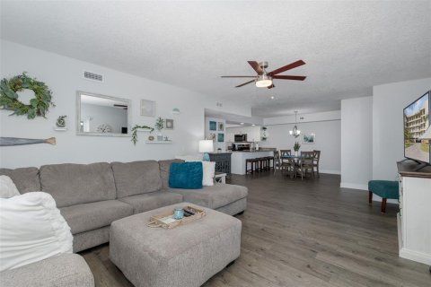 Condo in Port Richey, Florida, 2 bedrooms  № 1592132 - photo 13