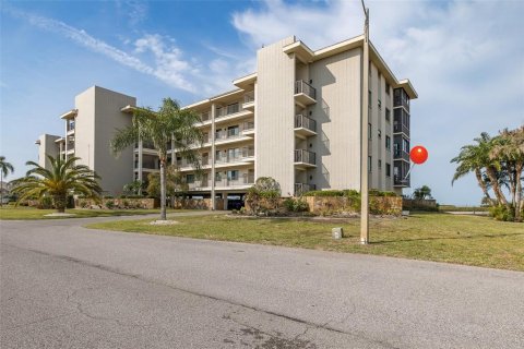 Condo in Port Richey, Florida, 2 bedrooms  № 1592132 - photo 4