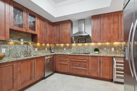 Condo in Coral Gables, Florida, 3 bedrooms  № 1845440 - photo 7