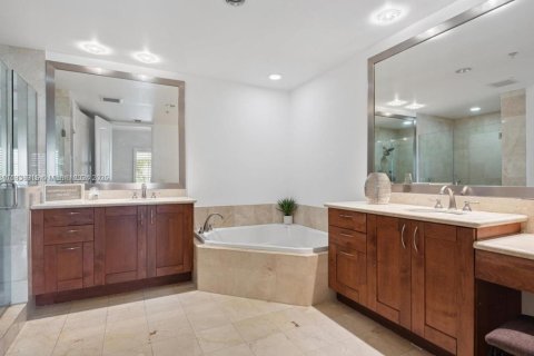 Condo in Coral Gables, Florida, 3 bedrooms  № 1845440 - photo 10