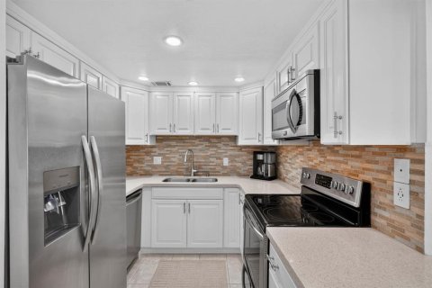 Condo in Ormond Beach, Florida, 2 bedrooms  № 2428636 - photo 14