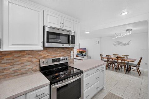 Condo in Ormond Beach, Florida, 2 bedrooms  № 2428636 - photo 15