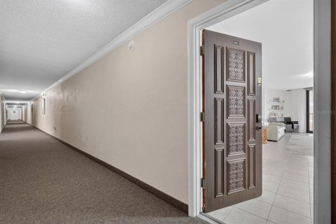Condo in Ormond Beach, Florida, 2 bedrooms  № 2428636 - photo 8
