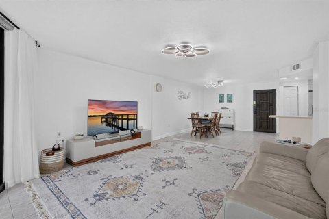 Condo in Ormond Beach, Florida, 2 bedrooms  № 2428636 - photo 18