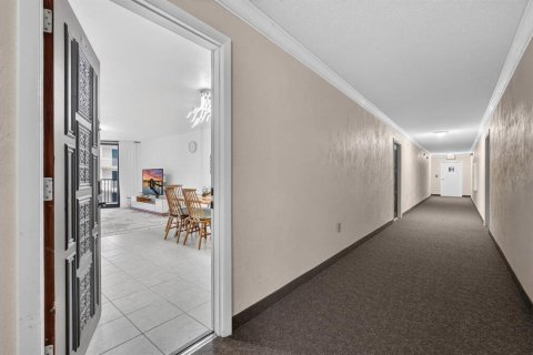 Condo in Ormond Beach, Florida, 2 bedrooms  № 2428636 - photo 9