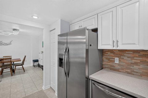 Condo in Ormond Beach, Florida, 2 bedrooms  № 2428636 - photo 16
