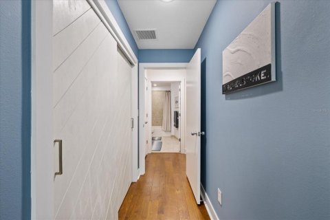 Condo in Tampa, Florida, 1 bedroom  № 2097016 - photo 29