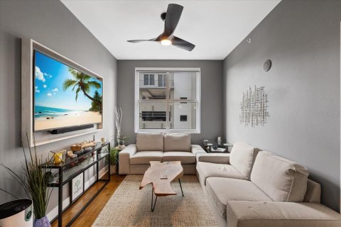 Condo in Tampa, Florida, 1 bedroom  № 2097016 - photo 23