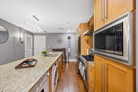 Condo in Tampa, Florida, 1 bedroom  № 2097016 - photo 11