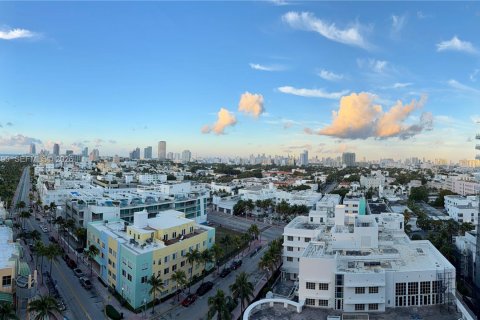 Condo in Miami Beach, Florida, 1 bedroom  № 2081109 - photo 25