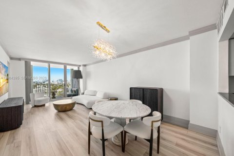 Condo in Miami Beach, Florida, 1 bedroom  № 2081109 - photo 12