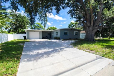Casa en alquiler en Sarasota, Florida, 3 dormitorios, 106.93 m2 № 220789 - foto 1
