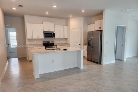 House in Fort Myers, Florida 4 bedrooms № 2001778 - photo 6