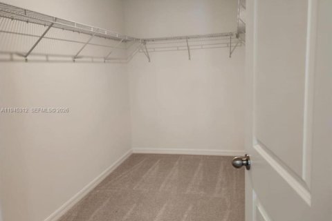 House in Fort Myers, Florida 4 bedrooms № 2001778 - photo 3