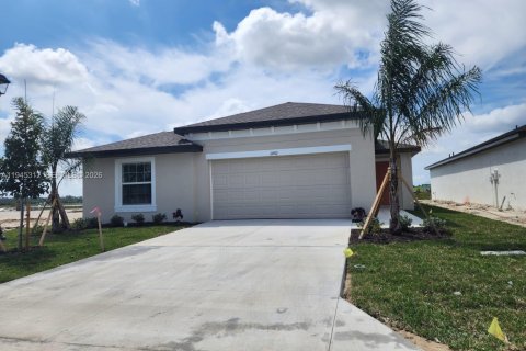 House in Fort Myers, Florida 4 bedrooms № 2001778