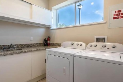 Townhouse in Kissimmee, Florida 4 bedrooms, 222.59 sq.m. № 1650537 - photo 16