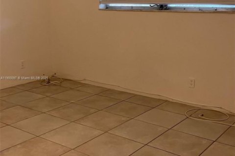 Condominio en alquiler en Hollywood, Florida, 1 dormitorio, 53.51 m2 № 1952050 - foto 11